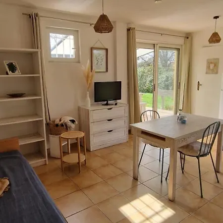 Charmante Maisonnette, Piscine, Jardin, Parking