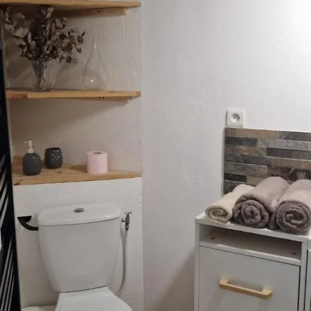 Appartement Charmante Maisonnette, Piscine, Jardin, Parking
