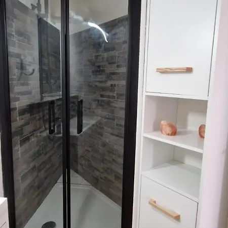 Appartement Charmante Maisonnette, Piscine, Jardin, Parking *