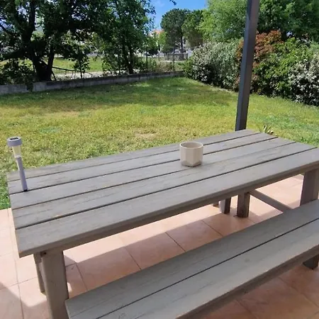Appartement Charmante Maisonnette, Piscine, Jardin, Parking *